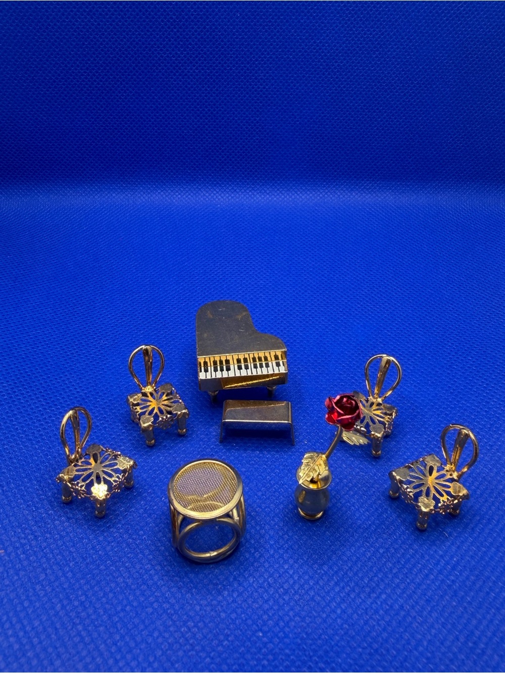 Gold-Tone Miniature Piano and Decorative Charm Set - Gold with Red Rose